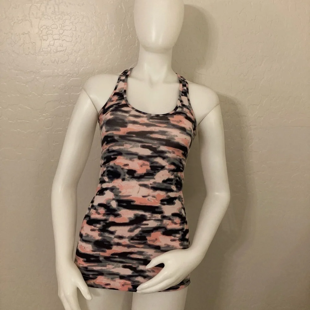 Lululemon Wamo Camo Pink Cool Racerback Tank Top Size 4 - Picture 2 of 10
